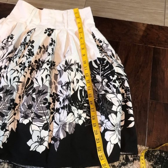 Coco & Tashi classic floral skirt size Medium - Picture 7 of 8
